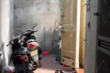 Bán nhà trong ngõ 144 Quan Nhân, 30m2 x5 tầng, MT: 3.3m, giá 2.2tỷ
