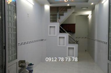 Bán nhà 2 lầu, 4 pn, dt 3m x 10m, giá 900 tr, đường Huỳnh Tấn Phát, Nhà Bè