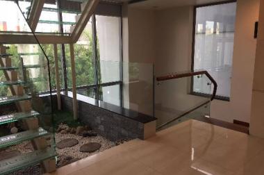 Bán gấp biệt thự KĐTM Dịch Vọng - Trần Thái Tông, DT 220m2, 5 tầng, có bể bơi trong nhà, giá 40 tỷ