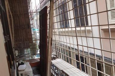 Bán nhà tập thể tầng 2, DT 75m2 đã cải tạo cực đẹp ngõ 10 phố Hoàng Ngọc Phách, Láng Hạ