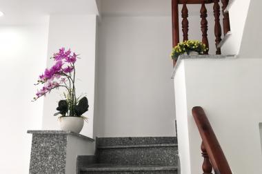 Nhà mới xây đẹp ngay ngã tư Tô Ngọc Vân - Hà Huy Giáp sổ hồng riêng 