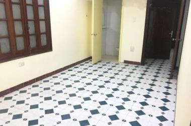 Cho thuê nhà tập thể tầng 1 Thành Công, DT: 100m2