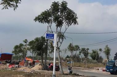  	Cần bán lô đất đối diện công viên, đối diện trường Đh Phan Châu Trinh, không mắc cống không mắc trụ điện