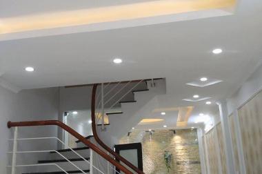 Bán nhà 4 tầng, mới xây cực đẹp, giá rẻ tại phố Trạm, Long Biên, DT 40m2, LH 0973683486