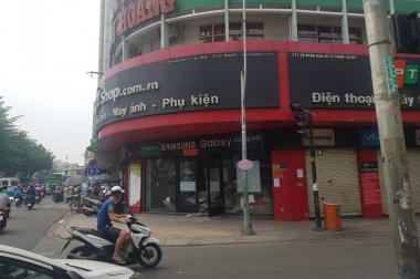Cho thuê khách sạn góc 2 mặt tiền Trần Hưng Đạo và Châu Văn Liêm quận 5. DT: 10*36m, gồm 81 phòng
