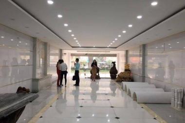 Chúng tôi còn tầng 4 cho thuê gấp làm văn phòng đại diện công ty dt 140m2 Thanh Xuân HN 