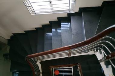Bán nhà mặt phố lô góc Nguyễn Đình Hoàn, 7 tầng thang máy 60m2 giá chỉ 11.8 tỷ. LH 0904551340