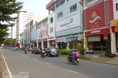 Chuyển nhượng nhà phố mặt tiền Nguyễn Văn Linh - Phú Mỹ Hưng duy nhất cần bán, 6x18m, giá 23 tỷ, HĐ thuê cao