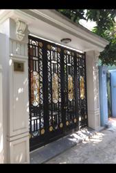 Bán nhà nguyên căn ô tô đỗ cửa tại số nhà 5 ngõ 102 Ngọc Thụy, Long Biên, Hà Nội