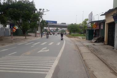 Bán nhà ô tô đỗ cửa 44.3m2, đường Đức Giang, giá tốt, LH Ninh 0931705288