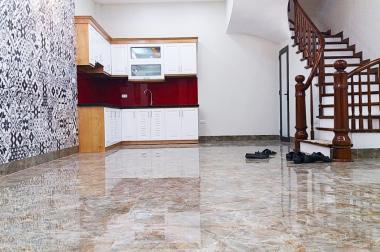 Bán nhà phân lô, ô tô vào nhà, ngõ 119 Giáp Bát, DT 50m2, 5 tầng, giá 5.3 tỷ
