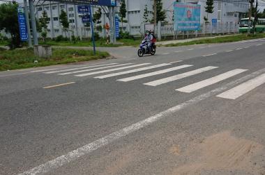 Bán gấp miếng đất mặt tiền Trần Văn Trà-Đường 20m-Dân cư đông đúc-UBND