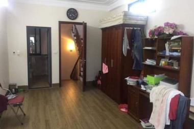 Bán nhà 2 mặt thoáng ở Đội Cấn 43m2 x 5 tầng, 4.43 tỷ