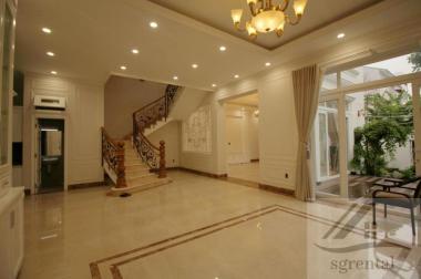Cho thuê villa Thảo Điền, 300m2, 5PN, nội thất cơ bản, hướng TB-TN, giá 94tr/th, LH 0909246874