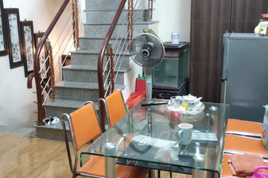 Bán nhà đẹp 5 tầng gần phố Yên Lãng, khách về ở luôn, giá 3.3 tỷ