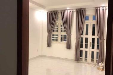 Bán gấp nhà 50m2, ngõ rộng phố Nguyễn Chí Thanh giá 4.4 tỷ.