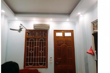 Bán gấp nhà Khương Trung, Thanh Xuân, diện tích 34m2 x 3 tầng, giá 1,76 tỷ. LH : 0984094326