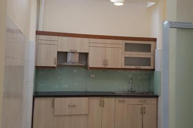 Bán gấp nhà đẹp ngõ 18 Định Công Thượng, diện tích 35m2 x 4 tầng, giá 2,95  tỷ. LH: 0984094326