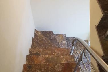 Bán gấp nhà đẹp ngõ 18 Định Công Thượng, diện tích 35m2 x 4 tầng, giá 2,95  tỷ. LH: 0984094326