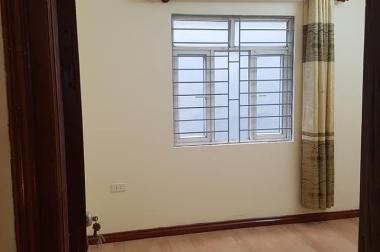 Bán gấp nhà đẹp ngõ 18 Định Công Thượng, diện tích 35m2 x 4 tầng, giá 2,95  tỷ. LH: 0984094326