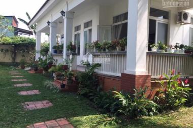Nhà biệt thự villa đầu đủ nội thất, gần đại học Bình Dương, bãi đậu xe riêng.