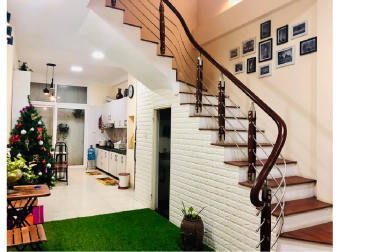 Nhà đẹp, phân lô, ô tô đỗ của, phố Giải Phóng, diện tích 45m2 x 4 tầng, giá 3.5 tỷ. LH 0984094326