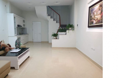 Bán nhà mặt phố Tựu Liệt, diện tích 50m2 x 3 tầng, giá 3.28 tỷ. LH 0984094326