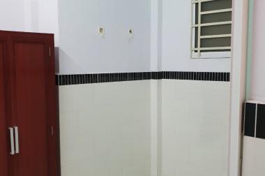 Chính chủ bán gấp nhà 42m2 trên đường 3 tháng 2 quận 10, hẻm xe hơi.