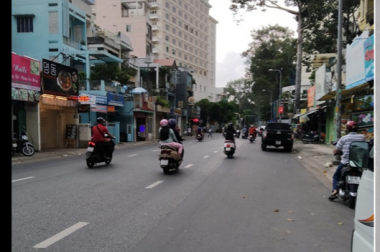 Bán nhà mặt tiền Trần Phú – Trần Bình Trọng, P.4, Q. 5, DT: 5 x 21m vuông vức nhà 3 lầu giá 16.5 tỷ
