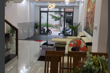 Bán gấp nhà chính chủ hẻm 666 đường 3/2, Sau mặt tiền DT: 4.2x15m, Nở Hậu 4.3 kết cấu xây 3 Lầu