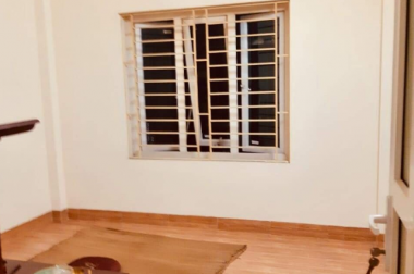 Bán gấp nhà đẹp, ở ngay phố Kim Giang, dt 38m x 4t, giá 2.5 tỷ. LH 0984094326