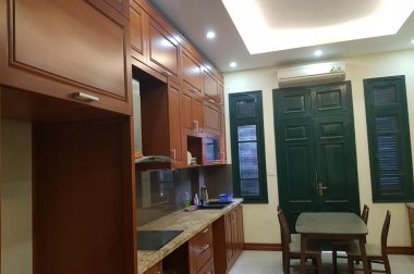 Bán nhà Giáp Bát, Hoàng Mai, diện tích 56m2, 5 tầng, giá 3.4 tỷ. LH 0984094326