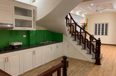 Bán nhà Chính Kinh, Thanh Xuân, 38 m2, 5 tầng, mt 4m, giá 2.7 tỷ. LH 0984094326