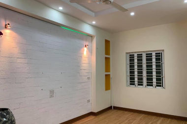 Bán nhà Chính Kinh, Thanh Xuân, 38 m2, 5 tầng, mt 4m, giá 2.7 tỷ. LH 0984094326