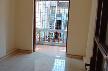 Bán gấp nhà ngõ 461 Minh Khai DT 40m2, 5T, MT 4m, giá 3.2 tỷ