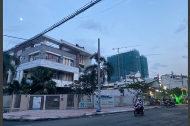 Biệt thự 2 MT (22x30)Đừơng 23, p 11, q 6. Hợp Đồng Thuê 200 triệu/ tháng