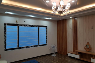 Chính chủ bán nhà Đê La Thành, 45 m2, 5 tầng, mt 4.5m, giá 3.98 tỷ. LH: 0984094326