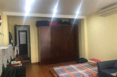 Bán nhà mặt phố Hoàng Cầu, 52 m2, 4 tầng, giá 7.79 tỷ. LH: 0984094326