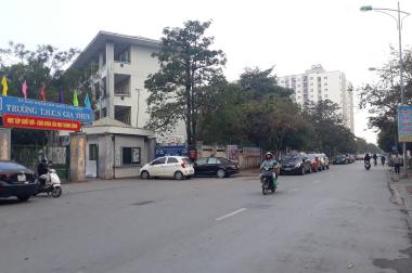 Bán chung cư HH2B phố Gia Thụy Long Biên gần tòa Palaschem 92m2 giá chỉ 2,35 tỷ