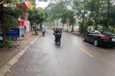Bán nhà 5 tầng xây sẵn mặt ngõ 102 Nguyễn Đình Hoàn, dt 40m, giá 4.4 tỷ.