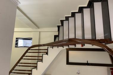 Bán nhà Nguyễn Văn Cừ 30m x 5 tầng, ô tô đỗ cửa, 2.9tỷ