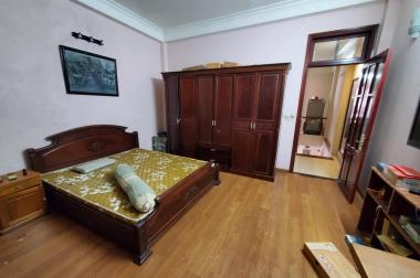 Chủ nhờ bán gấp nhà Đội Cấn 32M-mặt tiền 5M- Giá 2, 4 tỷ.