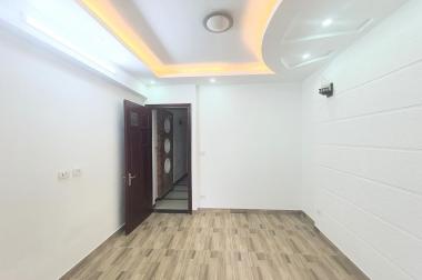 Nhà Hai Bà Trưng 37m2x5 tầng, nhà mới ở luôn. Lh 0376812345