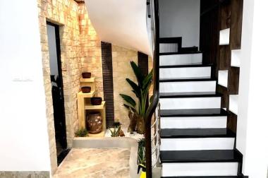Biệt thự sân vườn Đống Đa 60m2x4T 4.7 tỷ. Gần phố, Full nội thất