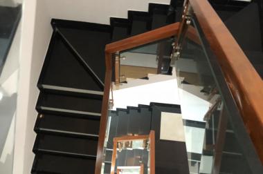 Nhà Nguyễn Sỹ Sách, P15 Tân Bình, 60m2, 4.3x14, 5 tầng, hẻm xe hơi, chỉ còn 6 tỷ. Gấp!