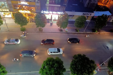 Lô góc, 2 mặt phố: Cầu Giấy- Khúc Thừa Dụ. 345m2, MT-14m. 418tr/m2. Cho thuê đều 200tr/thg. LH: 0898578654