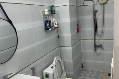 Cho thuê nhà 1 trệt 2 lầu ngay Ngã Tư Giếng Nước giá 9tr/tháng, nội thất đầy đủ