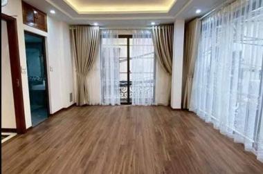 Bán gấp nhà ngõ 445 Nguyễn Khang diện tích 40m2, 5 tầng, 5,8 tỷ đẹp Lô Góc