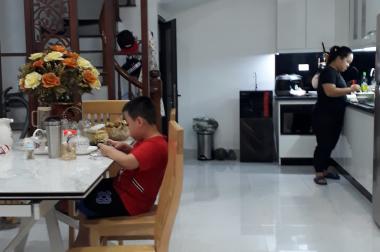 Chính chủ bán nhà gần sân vận động Mỹ Đình 5 tầng 37 m2 giá 3.4 tỷ kinh doanh ngõ thông ô tô lô góc  