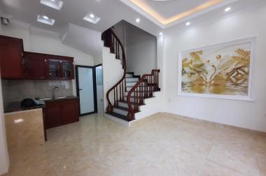 Nhỉnh 2 tỷ, Nhà mới 5 tầng 3PN, lô góc tại phường Thượng Thanh, quận Long Biên.